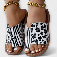 Baltais leopards
