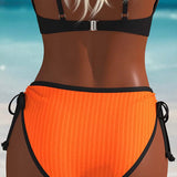 Bikini ar regulējamu auklu un kontrastējošu krāsu